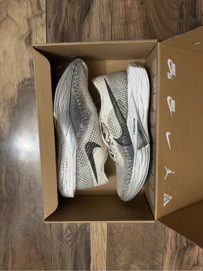 NIKE VAPORFLY 3 SIZE 12 *USED